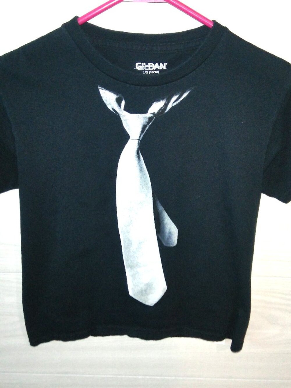 Gildan T-Shirt Boys' Size Large (10/12) Black with PRINTED Tie Graphic Short Slv